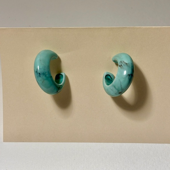 Medium loop earrings - Picture 2 of 4